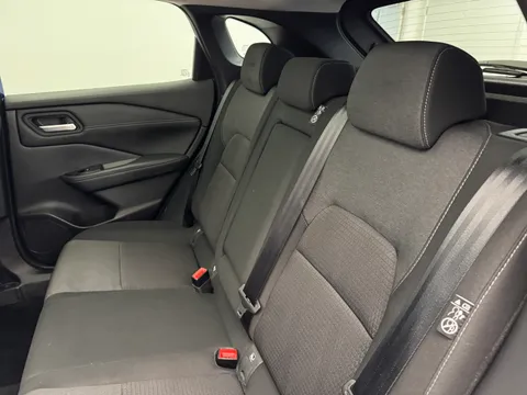 DN72OUM Nissan Qashqai 1.3 DiG-T MH 158 N-Connecta 5dr Xtronic Thumbnail #10