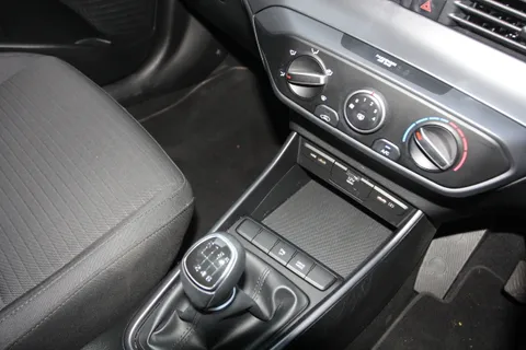 DG22LXF Hyundai i20 1.0T GDi 48V MHD SE Connect 5dr Thumbnail #20