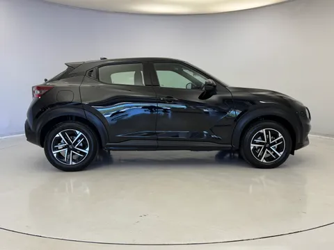 BN26OOX Nissan Juke 1.6 Hybrid N-Connecta 5dr Auto Thumbnail #11