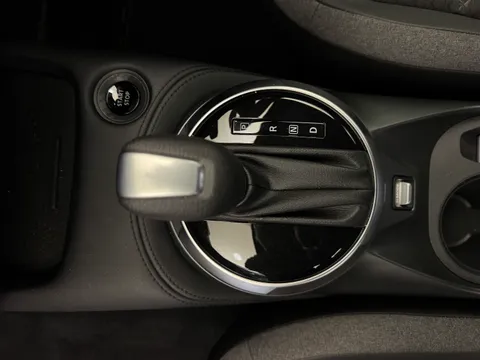 BN26OOX Nissan Juke 1.6 Hybrid N-Connecta 5dr Auto Thumbnail #17