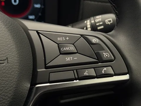 BN26OOX Nissan Juke 1.6 Hybrid N-Connecta 5dr Auto Thumbnail #23