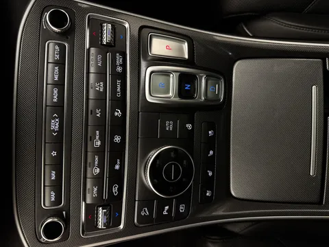 20 of 44 for HYUNDAI SANTA FE 1.6 TGDi Hybrid Ultimate 5dr 4WD Auto