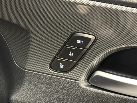 24 of 44 for HYUNDAI SANTA FE 1.6 TGDi Hybrid Ultimate 5dr 4WD Auto