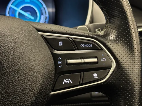 27 of 44 for HYUNDAI SANTA FE 1.6 TGDi Hybrid Ultimate 5dr 4WD Auto