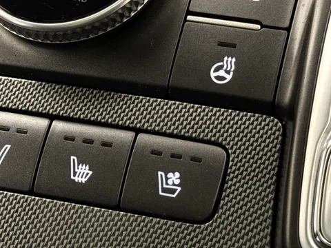 32 of 44 for HYUNDAI SANTA FE 1.6 TGDi Hybrid Ultimate 5dr 4WD Auto