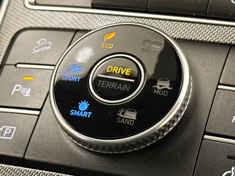 33 of 44 for HYUNDAI SANTA FE 1.6 TGDi Hybrid Ultimate 5dr 4WD Auto