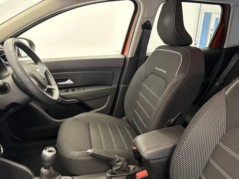 DL22GJV Dacia Duster 1.5 Blue dCi Prestige 5dr 4X4 Thumbnail #12
