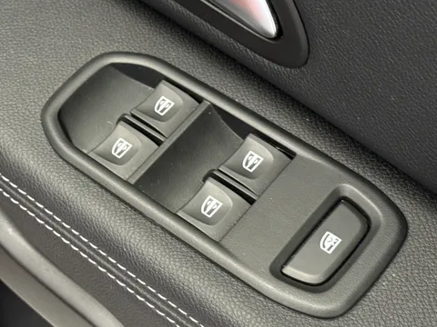 DL22GJV Dacia Duster 1.5 Blue dCi Prestige 5dr 4X4 Thumbnail #18