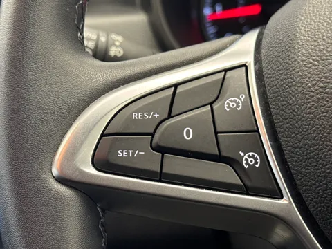 DL22GJV Dacia Duster 1.5 Blue dCi Prestige 5dr 4X4 Thumbnail #21
