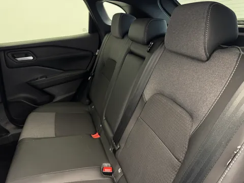 DX75XLN Nissan Qashqai 1.3 DiG-T MH N-Connecta 5dr Thumbnail #12