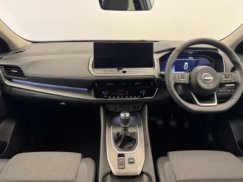 DX75XLN Nissan Qashqai 1.3 DiG-T MH N-Connecta 5dr Thumbnail #13