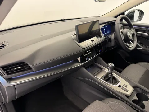 DX75XLN Nissan Qashqai 1.3 DiG-T MH N-Connecta 5dr Thumbnail #14