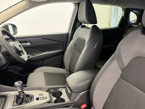 DX75XLN Nissan Qashqai 1.3 DiG-T MH N-Connecta 5dr Thumbnail #15