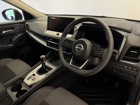 DX75XLN Nissan Qashqai 1.3 DiG-T MH N-Connecta 5dr Thumbnail #3