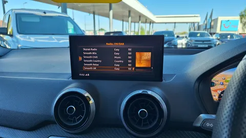 HJ22OTN Audi Q2 35 TFSI Black Edition 5dr S Tronic Thumbnail #12