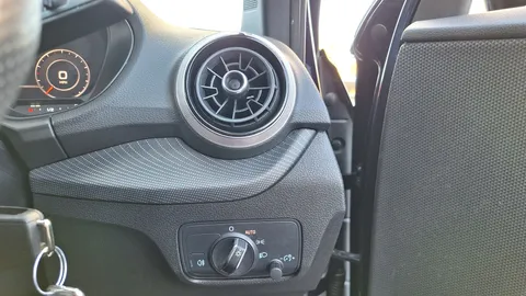 HJ22OTN Audi Q2 35 TFSI Black Edition 5dr S Tronic Thumbnail #34
