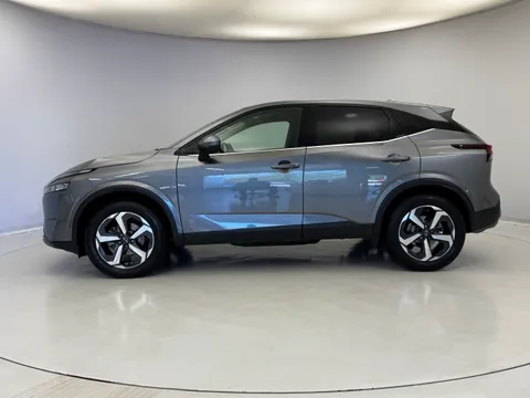 DY23PWO Nissan Qashqai 1.3 DiG-T MH 158 N-Connecta 5dr 4WD Xtronic Thumbnail #6