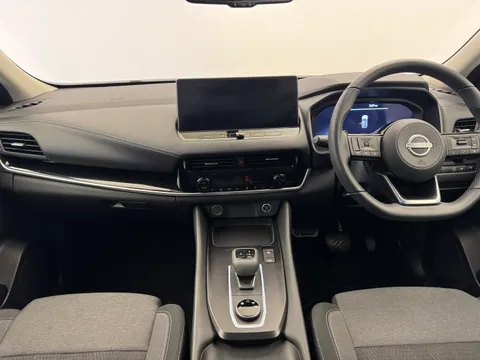 DY23PWO Nissan Qashqai 1.3 DiG-T MH 158 N-Connecta 5dr 4WD Xtronic Thumbnail #3