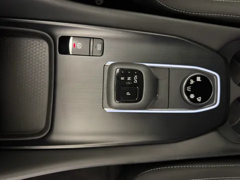 DY23PWO Nissan Qashqai 1.3 DiG-T MH 158 N-Connecta 5dr 4WD Xtronic Thumbnail #16