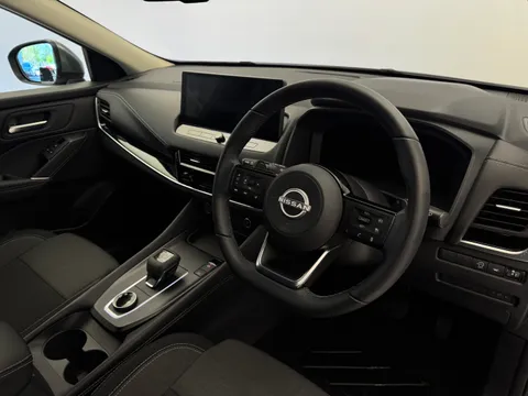 DY23PWO Nissan Qashqai 1.3 DiG-T MH 158 N-Connecta 5dr 4WD Xtronic Thumbnail #21