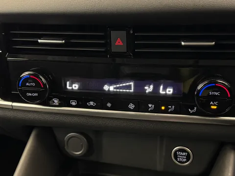 DY23PWO Nissan Qashqai 1.3 DiG-T MH 158 N-Connecta 5dr 4WD Xtronic Thumbnail #27