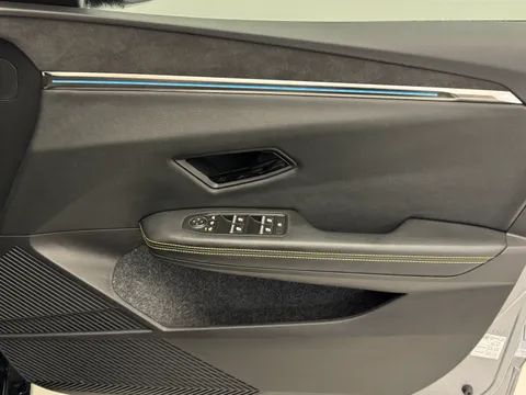 16 of 30 for Renault Megane E-Tech EV60 160kW Launch Edition 60kWh OC 5dr Auto