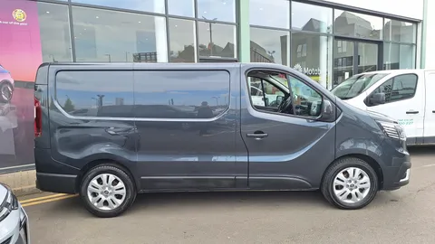 ML23RRU Renault Trafic SL28 Blue dCi 130 Sport Van Thumbnail #3