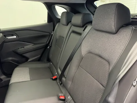 LF75EKP Nissan Qashqai 1.3 DiG-T MH N-Connecta [Glass Roof] 5dr Thumbnail #12