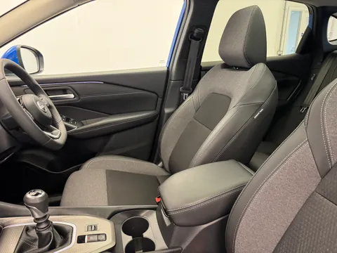 LF75EKP Nissan Qashqai 1.3 DiG-T MH N-Connecta [Glass Roof] 5dr Thumbnail #14