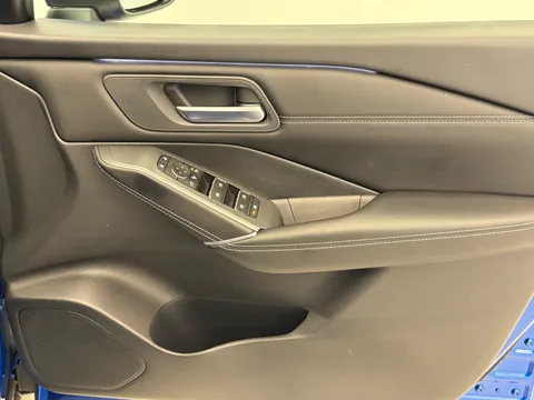 LF75EKP Nissan Qashqai 1.3 DiG-T MH N-Connecta [Glass Roof] 5dr Thumbnail #18
