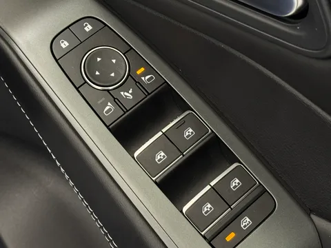 LF75EKP Nissan Qashqai 1.3 DiG-T MH N-Connecta [Glass Roof] 5dr Thumbnail #19