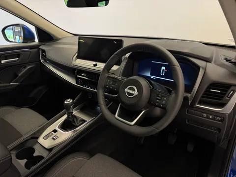 LF75EKP Nissan Qashqai 1.3 DiG-T MH N-Connecta [Glass Roof] 5dr Thumbnail #20