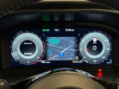 LF75EKP Nissan Qashqai 1.3 DiG-T MH N-Connecta [Glass Roof] 5dr Thumbnail #27