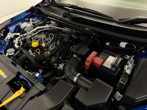 LF75EKP Nissan Qashqai 1.3 DiG-T MH N-Connecta [Glass Roof] 5dr Thumbnail #28