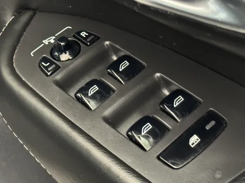 YW17FHH Volvo XC90 2.0 D5 PowerPulse Inscription Pro 5dr AWD G tronic Thumbnail #24