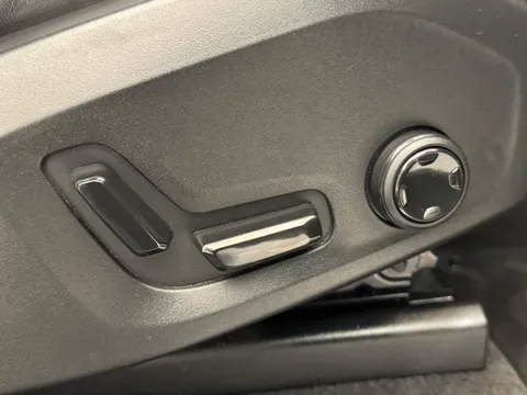 YW17FHH Volvo XC90 2.0 D5 PowerPulse Inscription Pro 5dr AWD G tronic Thumbnail #26