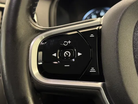 YW17FHH Volvo XC90 2.0 D5 PowerPulse Inscription Pro 5dr AWD G tronic Thumbnail #28