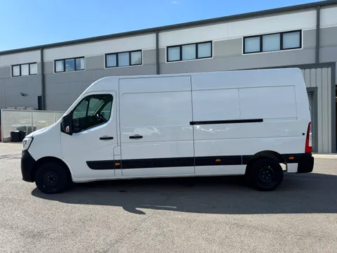 HN23GYV Renault Master LM35dCi 135 Business+ Medium Roof Van Thumbnail #3