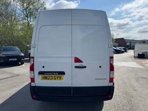 HN23GYV Renault Master LM35dCi 135 Business+ Medium Roof Van Thumbnail #5