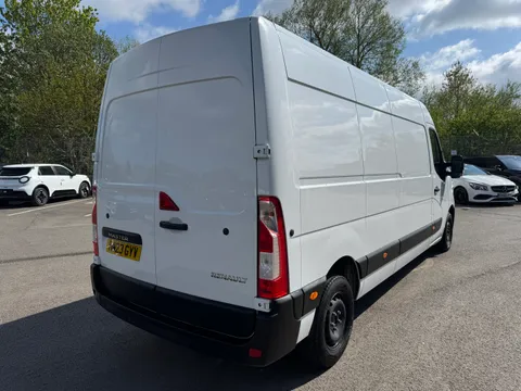 HN23GYV Renault Master LM35dCi 135 Business+ Medium Roof Van Thumbnail #6