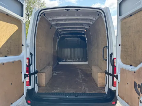 HN23GYV Renault Master LM35dCi 135 Business+ Medium Roof Van Thumbnail #9