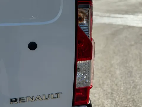 HN23GYV Renault Master LM35dCi 135 Business+ Medium Roof Van Thumbnail #23