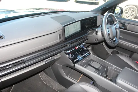 MT25YND Hyundai Santa Fe 1.6 TGDi Plug-in Hybrid Calligraphy 5dr 4WD Auto Thumbnail #8