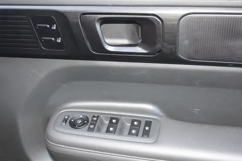 MT25YND Hyundai Santa Fe 1.6 TGDi Plug-in Hybrid Calligraphy 5dr 4WD Auto Thumbnail #16