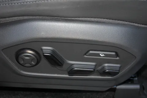 MT25YND Hyundai Santa Fe 1.6 TGDi Plug-in Hybrid Calligraphy 5dr 4WD Auto Thumbnail #19