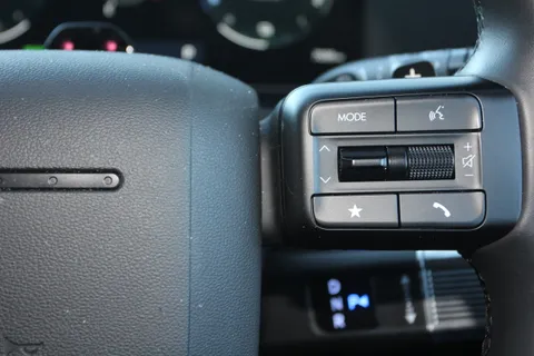 MT25YND Hyundai Santa Fe 1.6 TGDi Plug-in Hybrid Calligraphy 5dr 4WD Auto Thumbnail #23