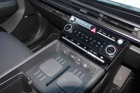MT25YND Hyundai Santa Fe 1.6 TGDi Plug-in Hybrid Calligraphy 5dr 4WD Auto Thumbnail #26