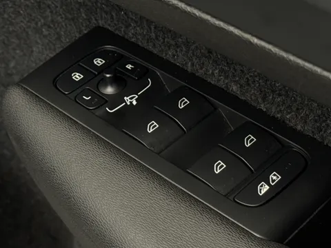 RA74CVF Volvo XC40 2.0 B4P Ultra Dark 5dr Auto Thumbnail #17