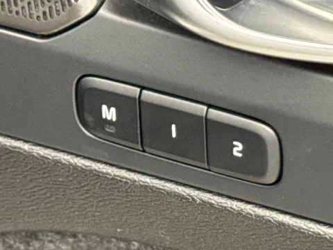 RA74CVF Volvo XC40 2.0 B4P Ultra Dark 5dr Auto Thumbnail #18
