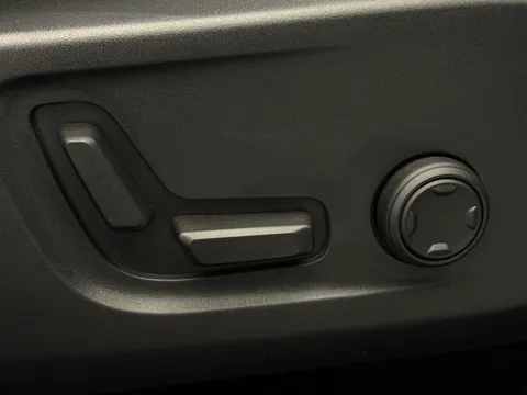 RA74CVF Volvo XC40 2.0 B4P Ultra Dark 5dr Auto Thumbnail #19